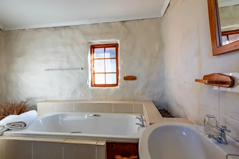 Khotso Rondavel Cluster | Ramabanta Trading Post